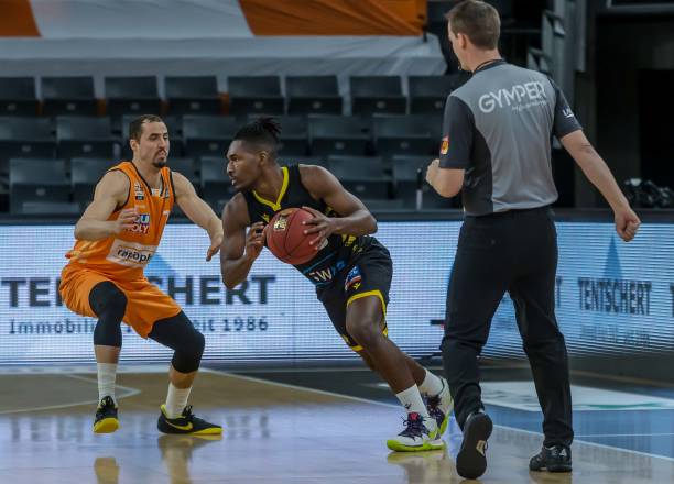 国足主帅发 国足主帅发